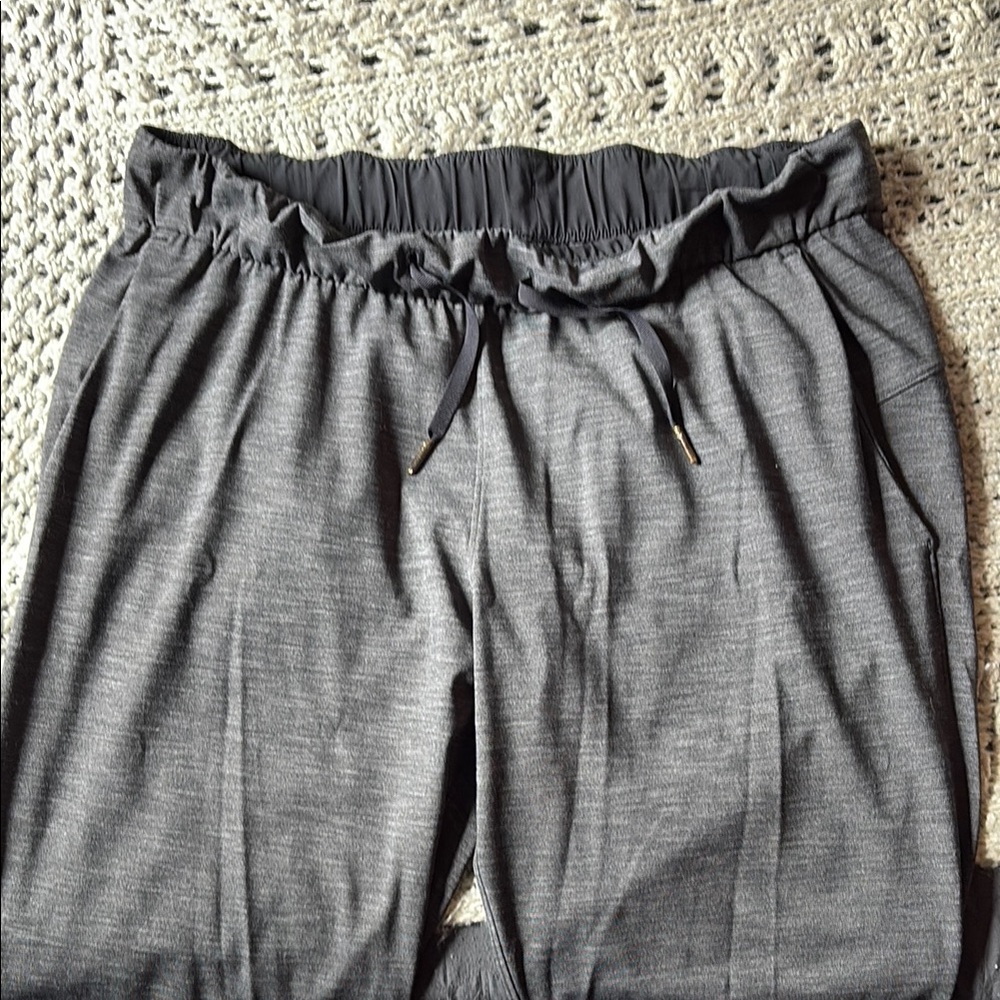 Lululemon jet crops